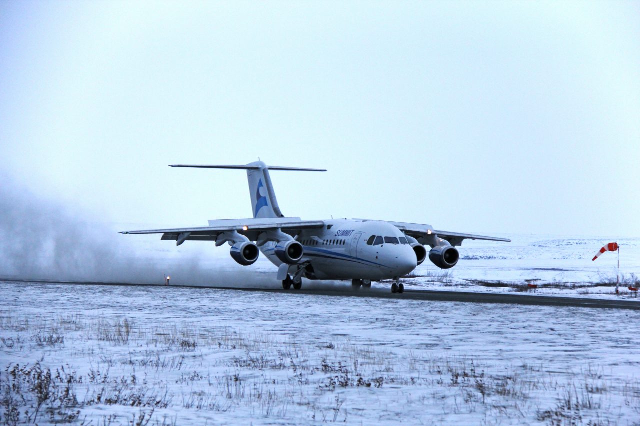 Summit Air jet landing in snowy weather